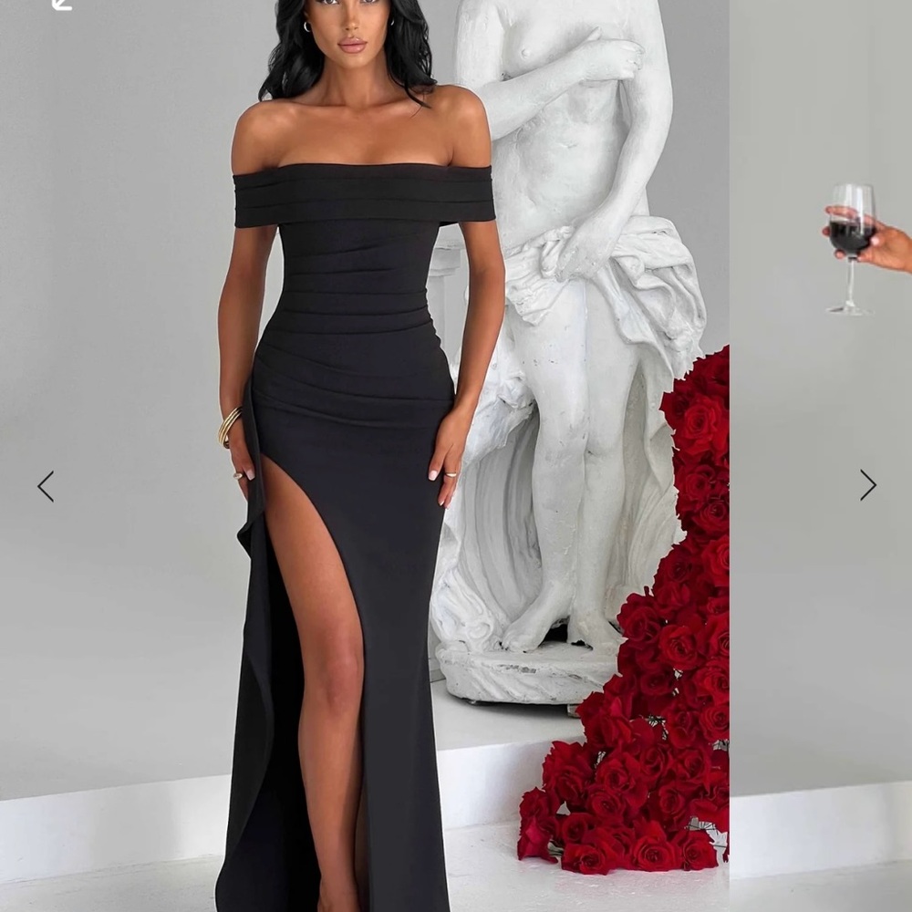 Black Slit Off the Shoulder Bodycon Gown for Cocktail